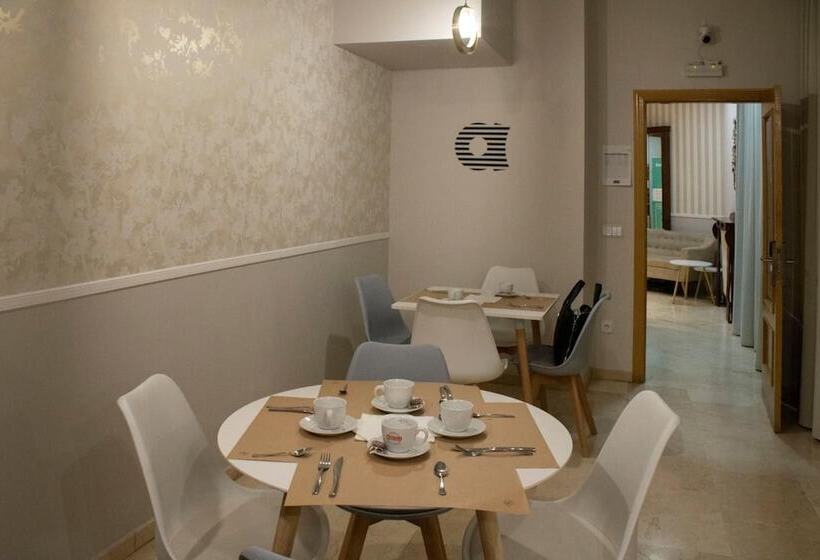 هتل Hostal Alda Rio Duero