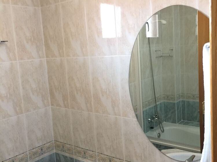 هتل Hostal Alda Rio Duero