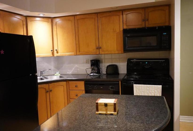 Отель Living Suites - Toronto