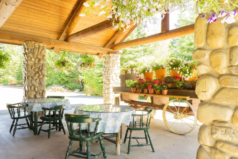 בית מלון כפרי Log Inn Bonners Ferry