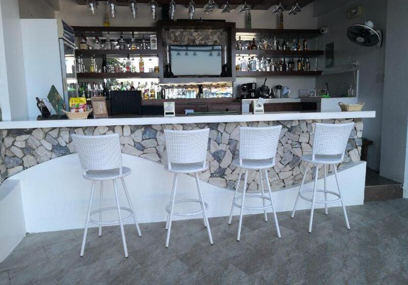 هتل Manarra Sea View Resort