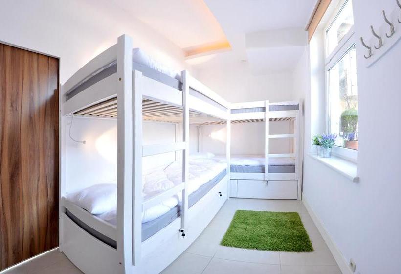 ホテル Midtown Hostel