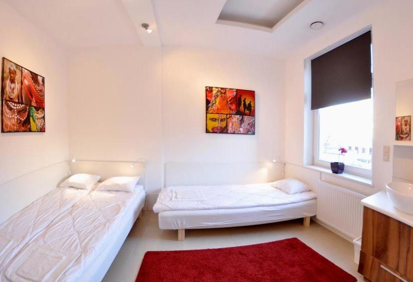 ホテル Midtown Hostel