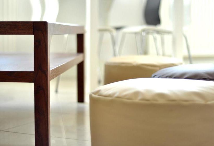 ホテル Midtown Hostel