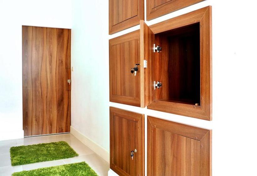 ホテル Midtown Hostel