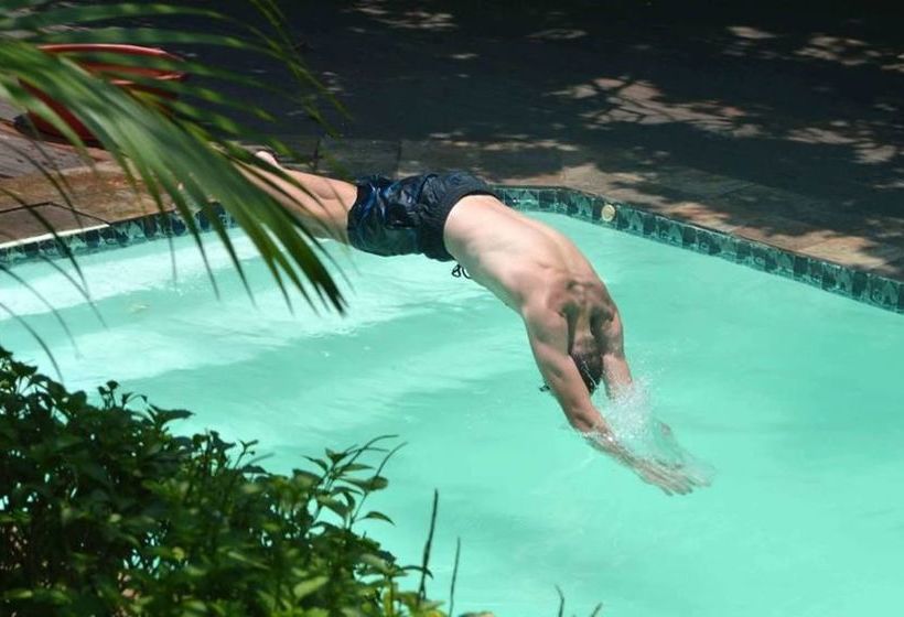 ホテル Ntsuty Lodge