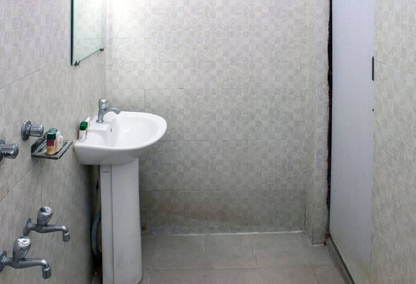 Отель O Padmavathi Puram Near Railway Station