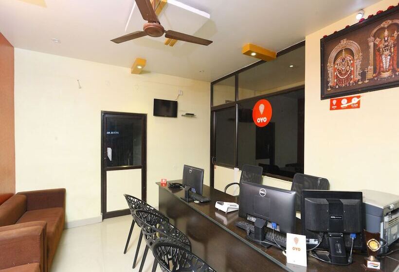 Отель O Padmavathi Puram Near Railway Station