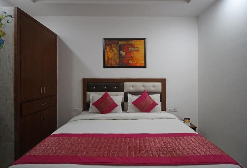 Отель Super Collection O Sector 110 Noida