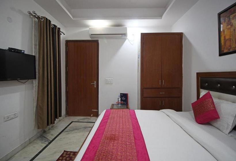 Отель Super Collection O Sector 110 Noida