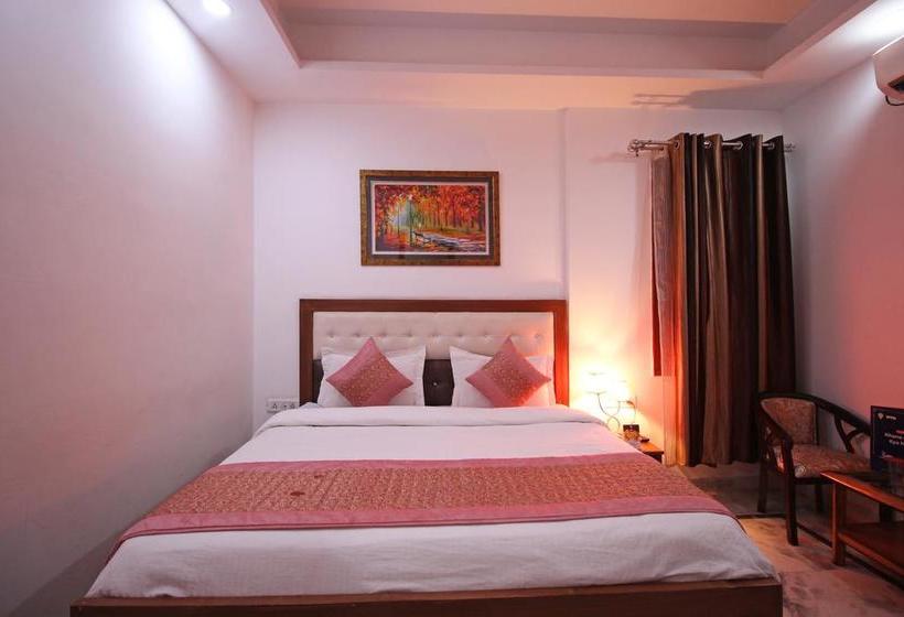 Отель Super Collection O Sector 110 Noida