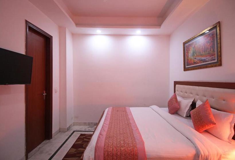 Отель Super Collection O Sector 110 Noida