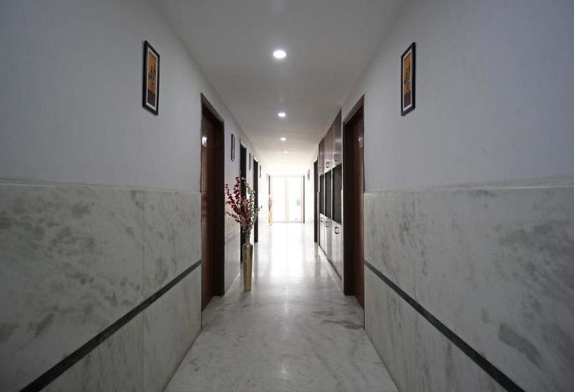 Отель Super Collection O Sector 110 Noida