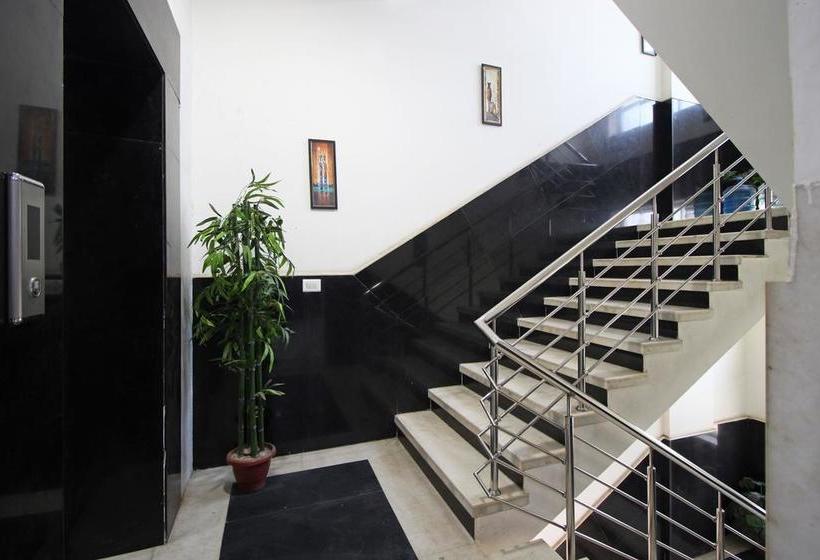 Отель Super Collection O Sector 110 Noida