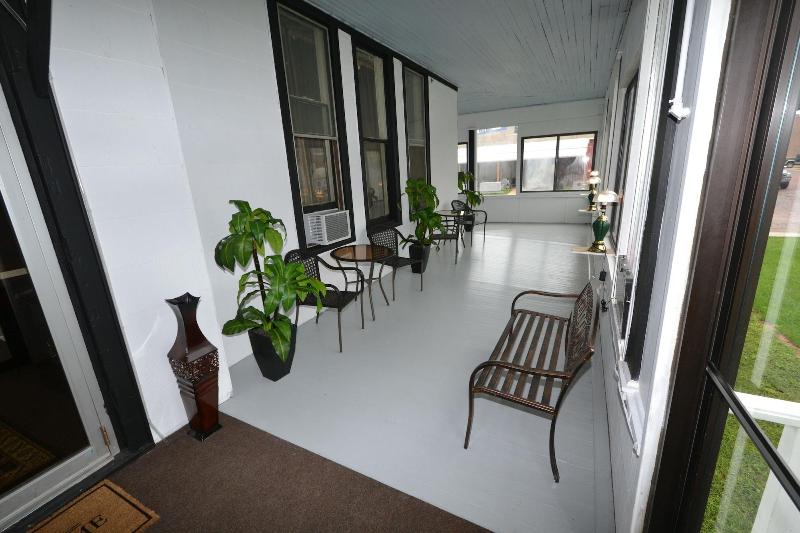 فندق Perfect Stay Inn & Suites