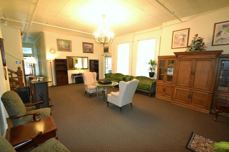 فندق Perfect Stay Inn & Suites