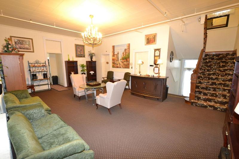 فندق Perfect Stay Inn & Suites