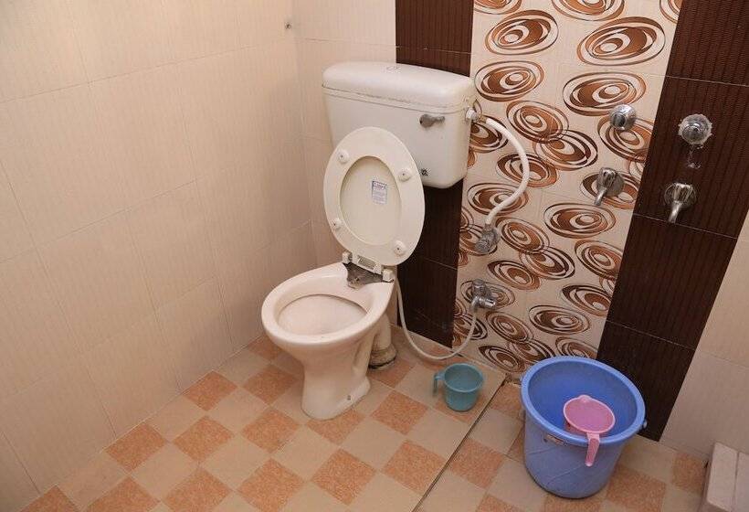 Prince Hotel Mallroad