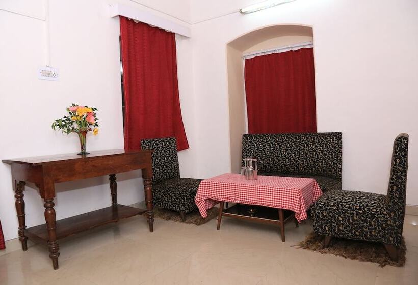 Prince Hotel Mallroad