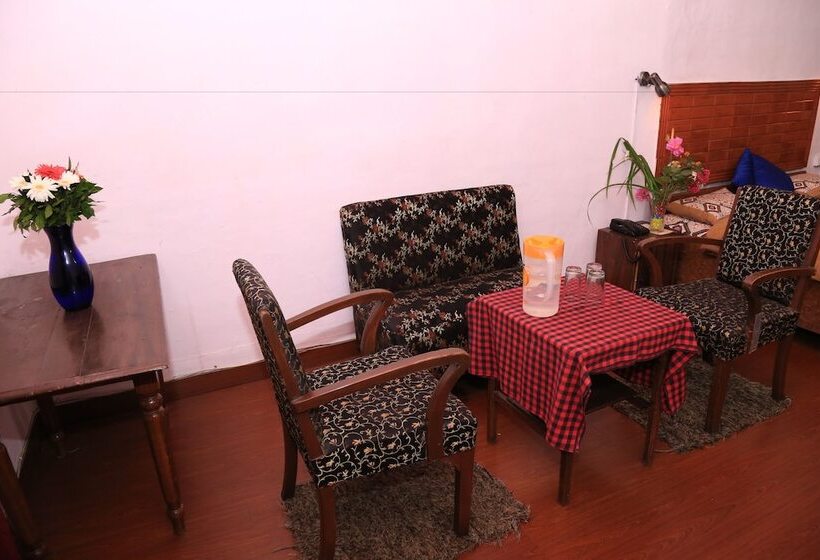 Prince Hotel Mallroad