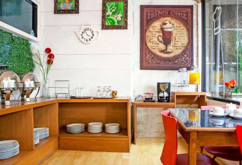 酒店 Reddoorz Plus @ Sukamulya Pasteur 2