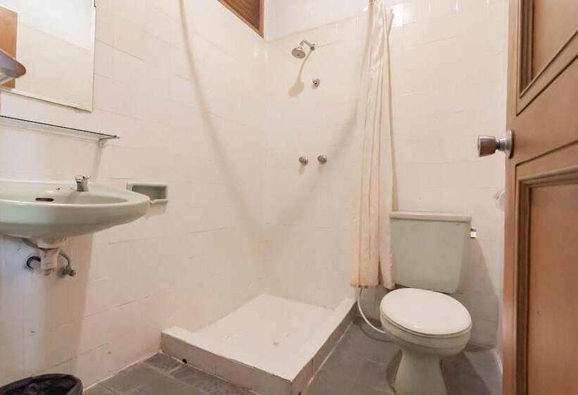 酒店 Reddoorz Plus @ Sukamulya Pasteur 2