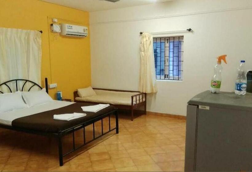 Отель Sunny Holiday Inn