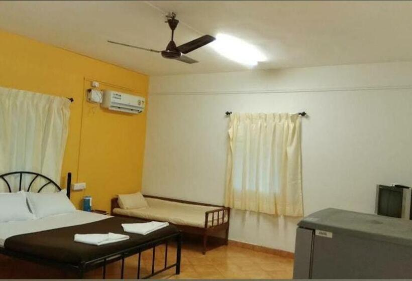 Отель Sunny Holiday Inn