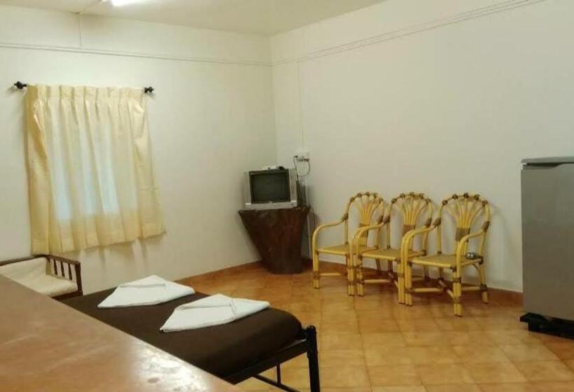 Отель Sunny Holiday Inn