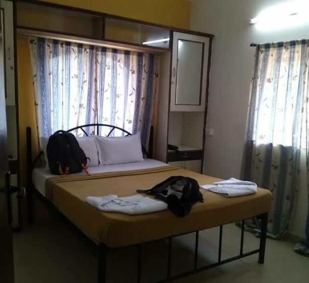 Отель Sunny Holiday Inn