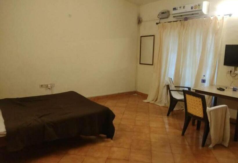 Отель Sunny Holiday Inn