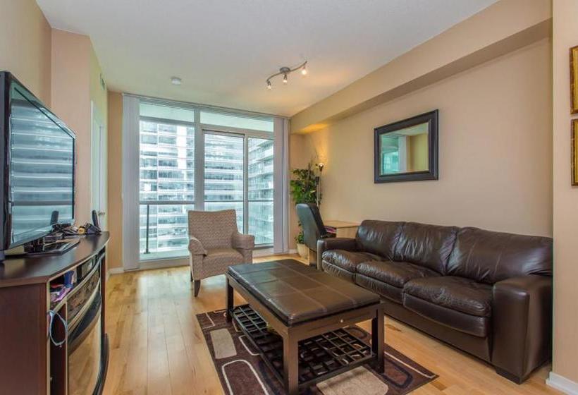 هتل Globalstay. Maple Leaf Square