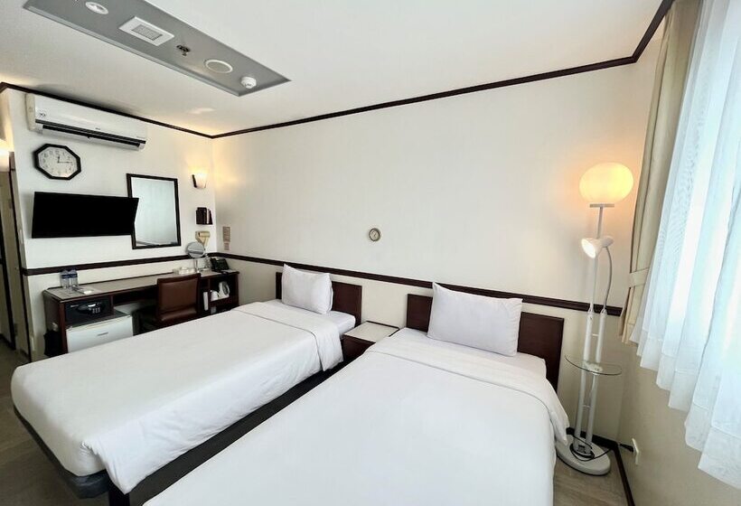 בית מלון כפרי Toyoko Inn Cebu