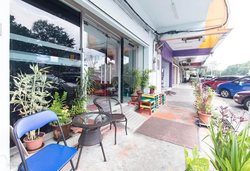 בית מלון כפרי Zen Rooms Colour