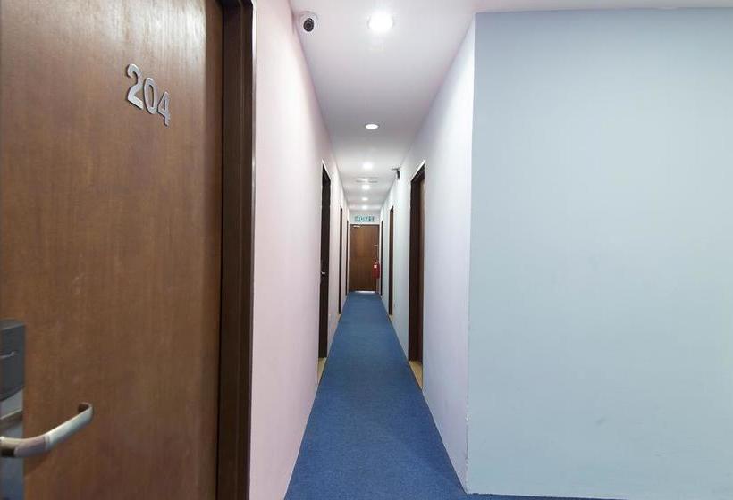 בית מלון כפרי Zen Rooms Colour