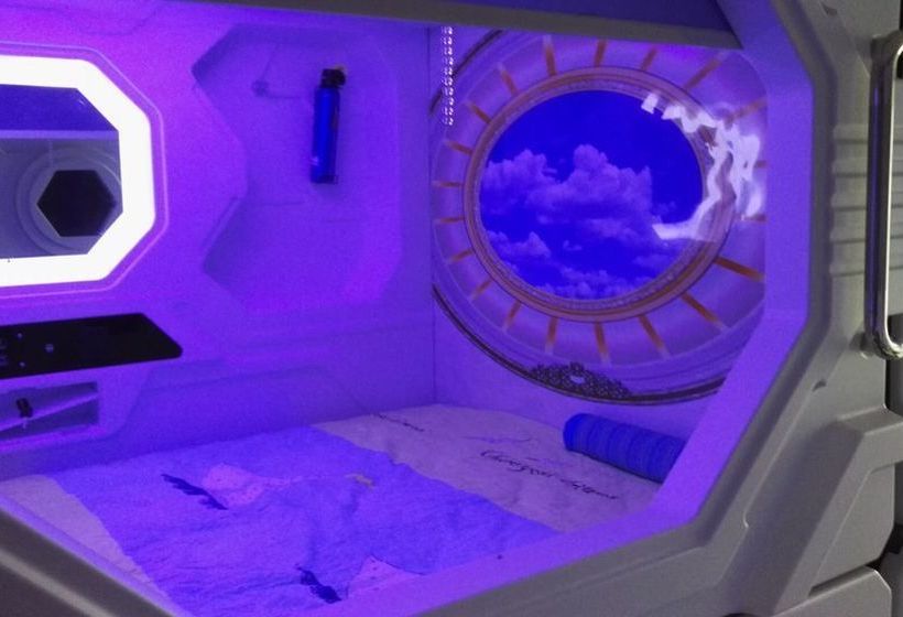 Intercity Capsule Youth Hostel Temple