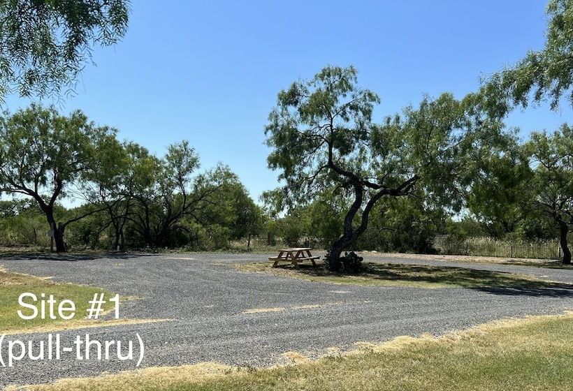 Live Oaks Bed And Breakfast
