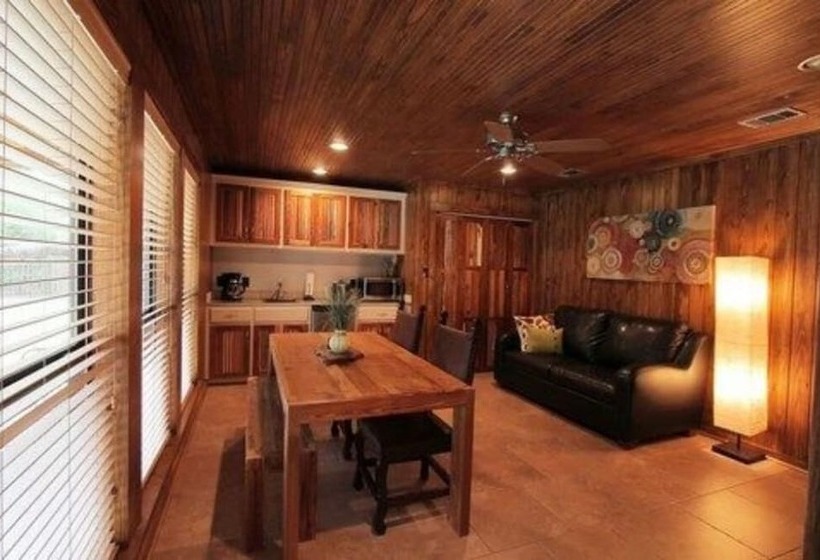 Live Oaks Bed And Breakfast