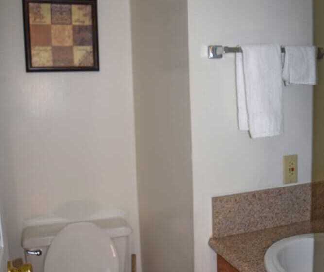 Mactavish Court Townhomes