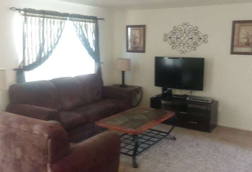 Mactavish Court Townhomes