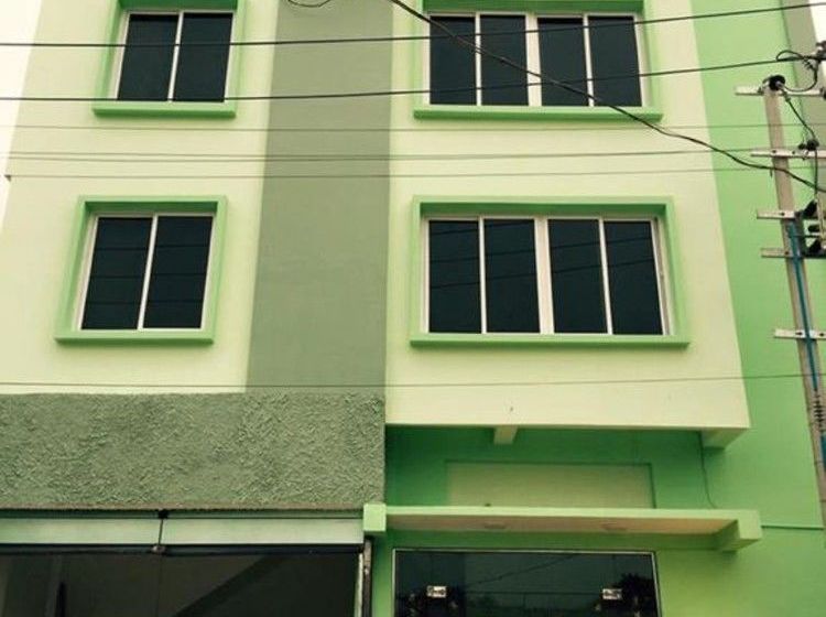 پانسیون Green Days Inn