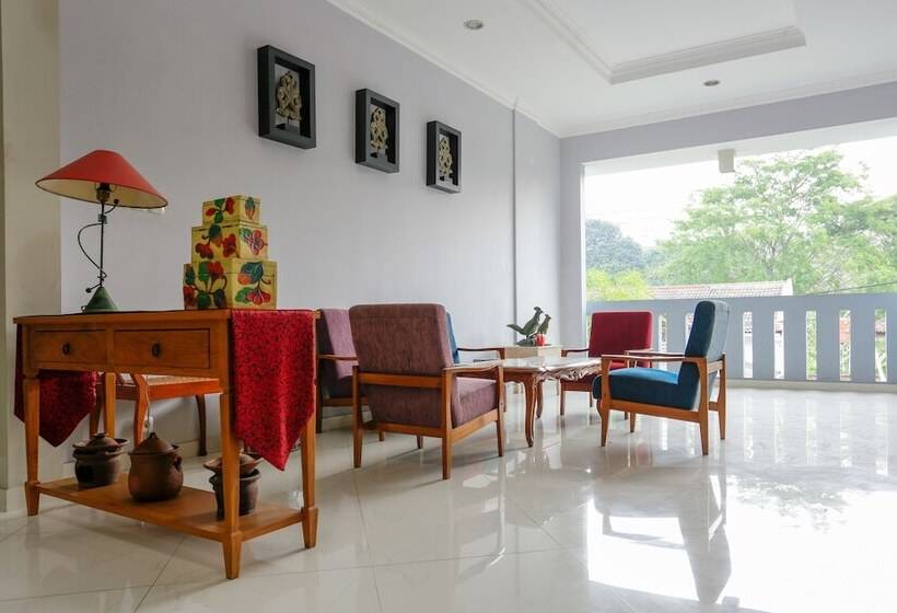 膳宿费 Reddoorz @ Sersan Bajuri