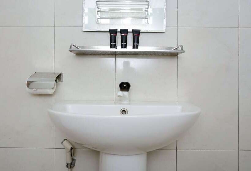 膳宿费 Reddoorz @ Sersan Bajuri