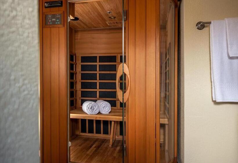 Pipestem Spa, Event Center And Mountain Chalets