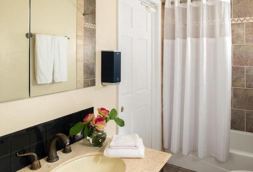 Pipestem Spa, Event Center And Mountain Chalets