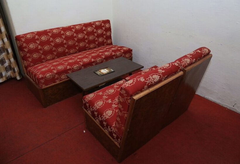 Prince Hotel Mallroad