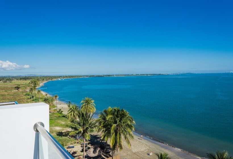 Ramada Suites By Wyndham Wailoaloa Beach Fiji