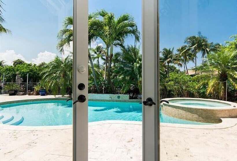 Salty Bungalow Marietta