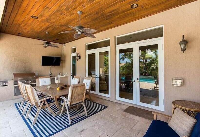 Salty Bungalow Marietta