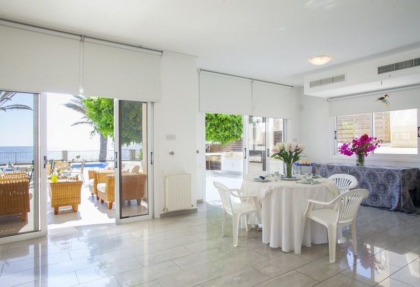 Sunset Beachfront Villa Meneou